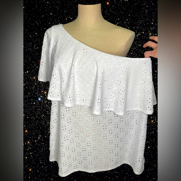Plus Size Eyelet Woven Top in Off White